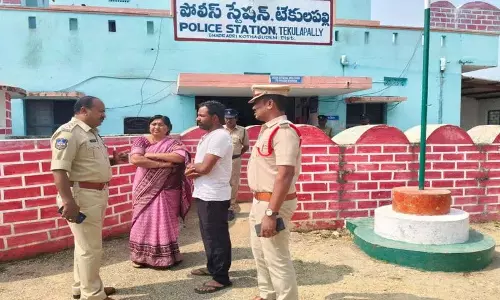 Illendu DSP वेंकन्ना बाबू ने टेकुलापल्ली पुलिस स्टेशन का निरीक्षण किया