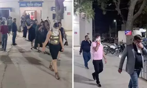 Ahmedabad में सिल्वर जुबली पार्टी में हुक्का, विदेशी शराब और लग्जरी कारें Ahmedabad में सिल्वर जुबली पार्टी में हुक्का, विदेशी शराब और लग्जरी कारें