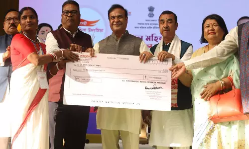 CM ने शिवसागर और सोनारी निर्वाचन क्षेत्रों में MMUA के तहत बीज पूंजी चेक के वितरण का शुभारंभ किया