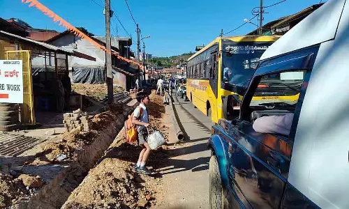 Kodagu : निर्माण कार्य के कारण ट्रैफिक बाधित Kodagu : निर्माण कार्य के कारण ट्रैफिक बाधित