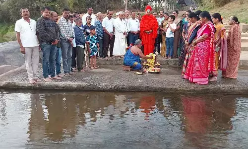 Karnataka: सदाशिव स्वामीजी ने कावेरी नदी में कचरा न डालने की अपील की Karnataka: सदाशिव स्वामीजी ने कावेरी नदी में कचरा न डालने की अपील की