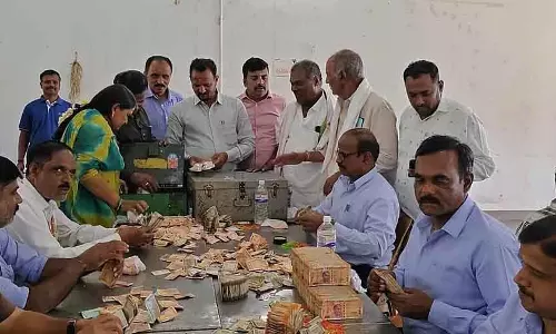 Hanur में महादेश्वर हुंडी से 45 ग्राम सोना, 2 किलो चांदी, विदेशी मुद्रा मिली Hanur में महादेश्वर हुंडी से 45 ग्राम सोना, 2 किलो चांदी, विदेशी मुद्रा मिली