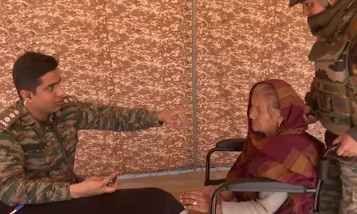 जम्मू-कश्मीर: सेना का सामुदायिक स्वास्थ्य सेवा अभियान मजबूत, Rajouri के नौशेरा में चिकित्सा शिविर जम्मू-कश्मीर: सेना का सामुदायिक स्वास्थ्य सेवा अभियान मजबूत, Rajouri के नौशेरा में चिकित्सा शिविर