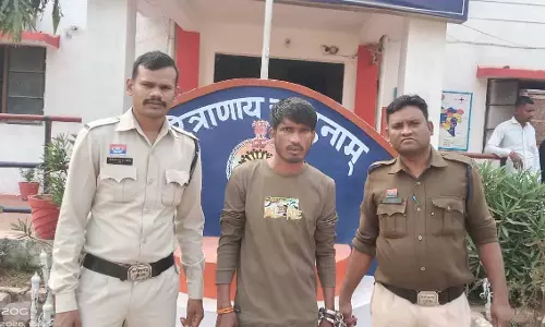 अभनपुर में चाकू लहराकर दहशत फैलाने वाला बदमाश गिरफ्तार