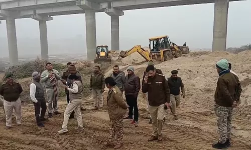Morena: अवैध रेत पर प्रशासन का सख्त रुख, चंबल क्षेत्र में प्रशासन की कार्रवाई Morena: अवैध रेत पर प्रशासन का सख्त रुख, चंबल क्षेत्र में प्रशासन की कार्रवाई