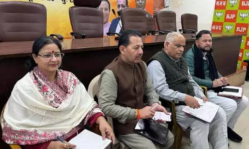 Kaul ने समर्पण दिवस से पहले पार्टी कार्यक्रमों की समीक्षा की Kaul ने समर्पण दिवस से पहले पार्टी कार्यक्रमों की समीक्षा की