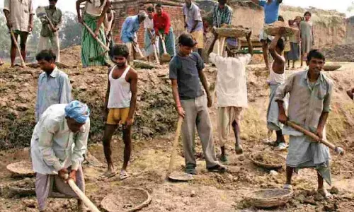 अमरावती में 4,000 MNREGA काम बंद, 80,000 मजदूरों ने विरोध प्रदर्शन किया