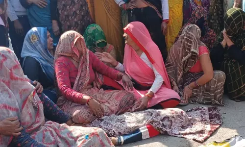 Auraiya: तेज एंबुलेंस ने मासूम को कुचला