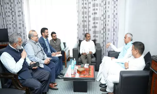 Gujarat के राज्यपाल ने श्रीलंका के संस्कृति मंत्री से संबंधों को और मजबूत करने के लिए बातचीत की Gujarat के राज्यपाल ने श्रीलंका के संस्कृति मंत्री से संबंधों को और मजबूत करने के लिए बातचीत की