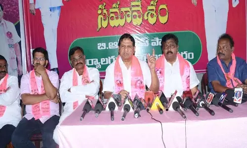 बडुगुला लिंगैया यादव ने सीएम Revanth Reddy की टिप्पणियों की आलोचना की बडुगुला लिंगैया यादव ने सीएम Revanth Reddy की टिप्पणियों की आलोचना की