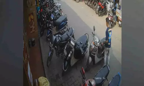 Bhubaneswar में दिनदहाड़े बाइक चोरी की घटनाओं से चिंता बढ़ गई Bhubaneswar में दिनदहाड़े बाइक चोरी की घटनाओं से चिंता बढ़ गई
