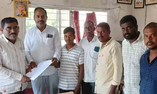 Mantoor गांव के प्रतिनिधियों ने बिजली की समस्याओं को लेकर बिजली अधिकारियों से मुलाकात Mantoor गांव के प्रतिनिधियों ने बिजली की समस्याओं को लेकर बिजली अधिकारियों से मुलाकात