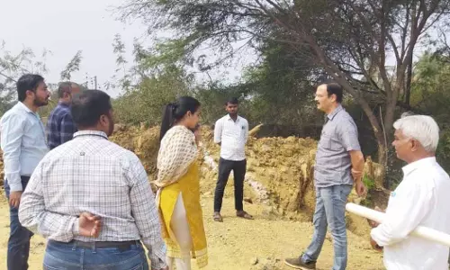 अमलीडीह नाले में अतिक्रमण पर प्रशासन का बुलडोजर अभियान अमलीडीह नाले में अतिक्रमण पर प्रशासन का बुलडोजर अभियान