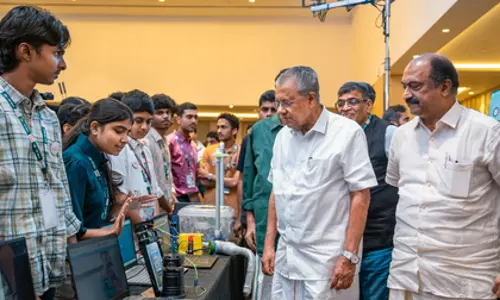 छात्रों के इनोवेशन केरल के भविष्य को आकार देने में अहम हैं: CM विजयन छात्रों के इनोवेशन केरल के भविष्य को आकार देने में अहम हैं: CM विजयन