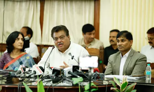 Karnataka उद्योग मंत्री ने केंद्रीय प्रयासों को सराहा, हाई-स्पीड रेल में तेजी की उम्मीद Karnataka उद्योग मंत्री ने केंद्रीय प्रयासों को सराहा, हाई-स्पीड रेल में तेजी की उम्मीद