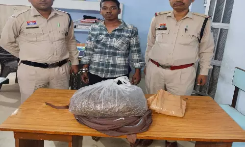 रायपुर वेस्ट जोन पुलिस ने गांजा तस्करी करते सुजल पंसारी को किया गिरफ्तार रायपुर वेस्ट जोन पुलिस ने गांजा तस्करी करते सुजल पंसारी को किया गिरफ्तार