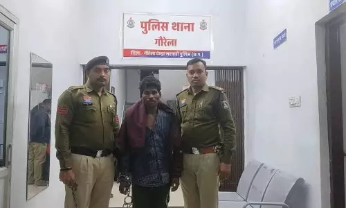 मरवाही में पति ने पत्नी कुसुम बैगा की कुल्हाड़ी से हत्या, आरोपी गिरफ्तार मरवाही में पति ने पत्नी कुसुम बैगा की कुल्हाड़ी से हत्या, आरोपी गिरफ्तार