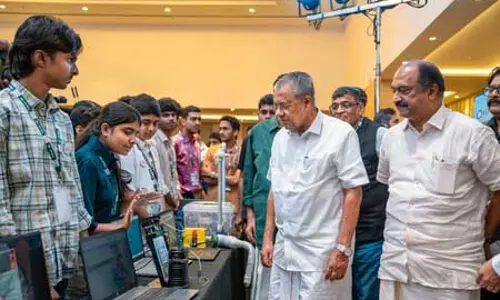छात्रों का इनोवेशन केरल के भविष्य को आकार देने में अहम : सीएम विजयन छात्रों का इनोवेशन केरल के भविष्य को आकार देने में अहम : सीएम विजयन