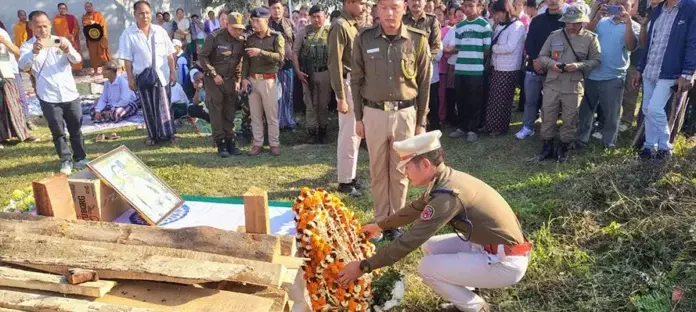 Arunachal: नामसाई ने पूरे सम्मान के साथ चो चिकसेंग मनपांग का अंतिम संस्कार किया Arunachal: नामसाई ने पूरे सम्मान के साथ चो चिकसेंग मनपांग का अंतिम संस्कार किया