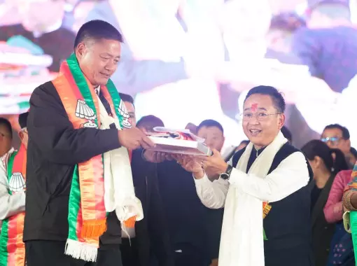 Sikkim: प्रमुख विपक्षी नेता एसकेएम में शामिल Sikkim: प्रमुख विपक्षी नेता एसकेएम में शामिल