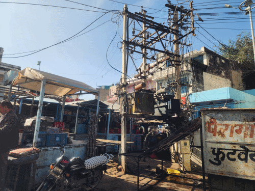 Nagaland: खराब ट्रांसफॉर्मर की वजह से नागा बाज़ार में बिजली सप्लाई बाधित Nagaland: खराब ट्रांसफॉर्मर की वजह से नागा बाज़ार में बिजली सप्लाई बाधित
