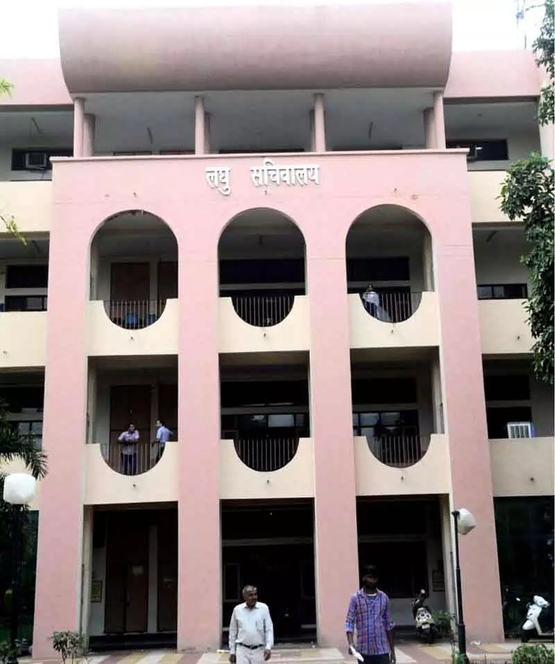 Rohtak अधिकारियों को सरकारी संपत्तियों का गांव-वार ब्यौरा तैयार करने का निर्देश Rohtak अधिकारियों को सरकारी संपत्तियों का गांव-वार ब्यौरा तैयार करने का निर्देश