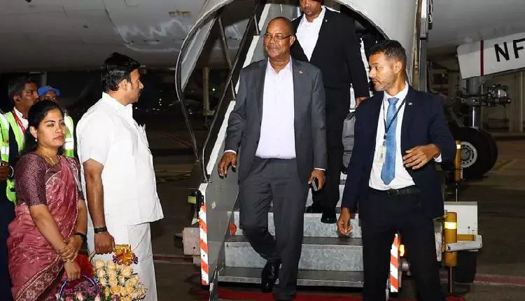 Delhi: सेशेल्स की राष्ट्रपति हरमिनी पांच दिन के राजकीय दौरे पर दिल्ली पहुंचीं Delhi: सेशेल्स की राष्ट्रपति हरमिनी पांच दिन के राजकीय दौरे पर दिल्ली पहुंचीं