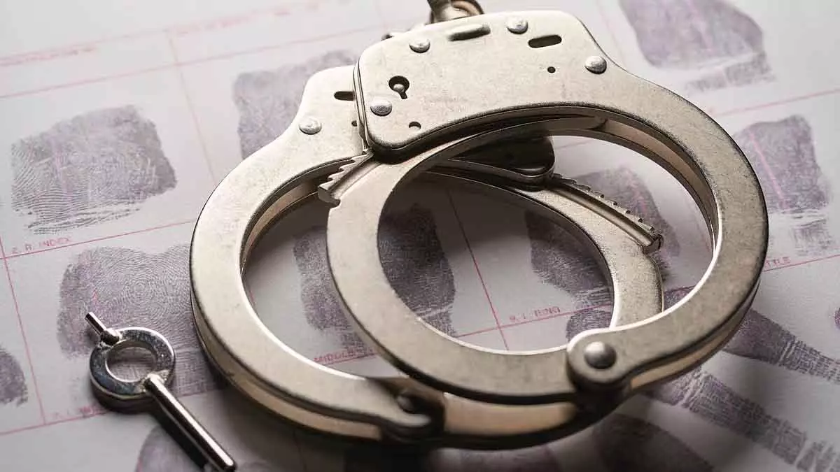 Indore : महिलाओं और नाबालिग लड़कों की मदद से ड्रग्स सप्लाई करने के आरोप में महिला गिरफ्तार Indore : महिलाओं और नाबालिग लड़कों की मदद से ड्रग्स सप्लाई करने के आरोप में महिला गिरफ्तार