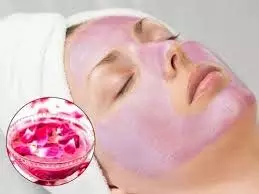 Beauty tips: गुलाबी निखार के लिए इस्तेमाल करें गुलाब से बना ये फेसपैक Beauty tips: गुलाबी निखार के लिए इस्तेमाल करें गुलाब से बना ये फेसपैक