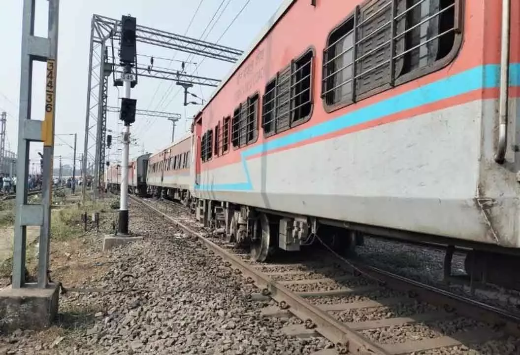Odisha : जाजपुर में चेन्नई-न्यू जलपाईगुड़ी एक्सप्रेस ट्रेन पटरी से उतर गई Odisha : जाजपुर में चेन्नई-न्यू जलपाईगुड़ी एक्सप्रेस ट्रेन पटरी से उतर गई