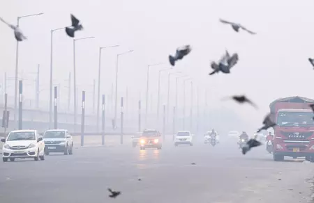 NCR में मौसम में बदलाव के संकेत, तापमान में बढ़ोतरी के साथ वायु गुणवत्ता फिर खराब श्रेणी में NCR में मौसम में बदलाव के संकेत, तापमान में बढ़ोतरी के साथ वायु गुणवत्ता फिर खराब श्रेणी में