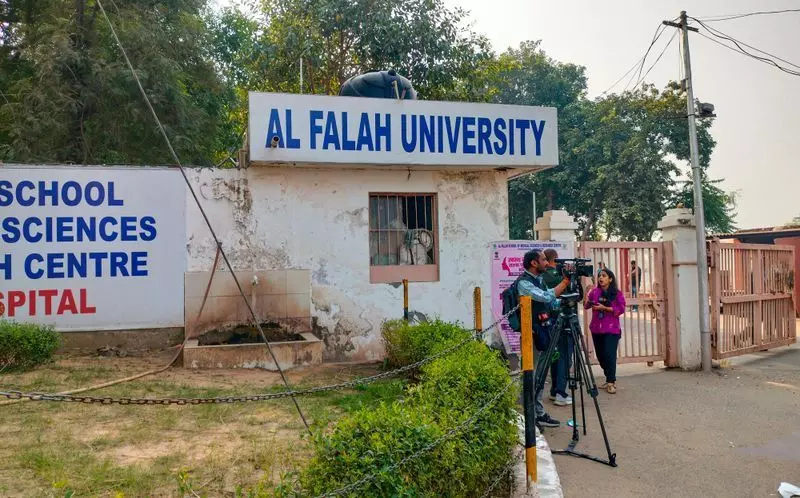 अल फलाह University के चेयरमैन जावेद सिद्दीकी को जालसाजी के आरोप में गिरफ्तार अल फलाह University के चेयरमैन जावेद सिद्दीकी को जालसाजी के आरोप में गिरफ्तार