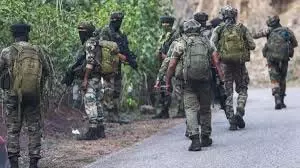 Jammu Kashmir: आतंकवादियों और संयुक्त सुरक्षा बलों के बीच मुठभेड़ Jammu Kashmir: आतंकवादियों और संयुक्त सुरक्षा बलों के बीच मुठभेड़