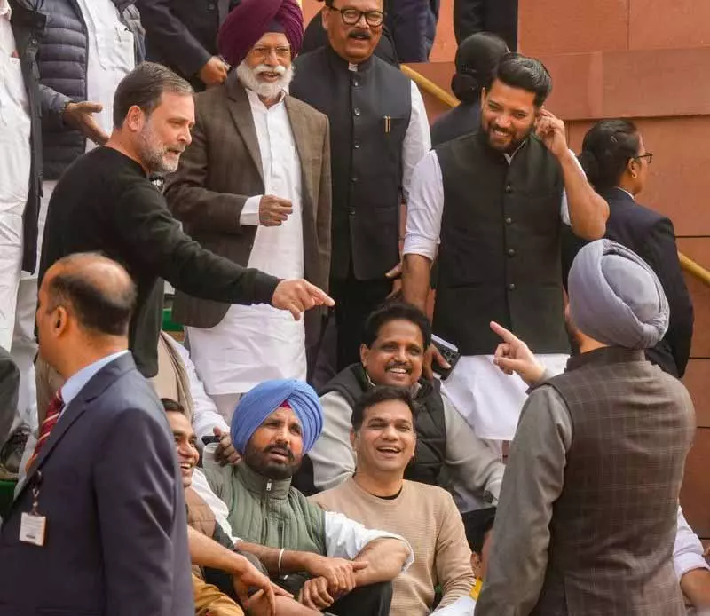 गद्दार दोस्त, Ravneet Bittu पर राहुल गांधी के तंज से राजनीतिक तूफान खड़ा हो गया गद्दार दोस्त, Ravneet Bittu पर राहुल गांधी के तंज से राजनीतिक तूफान खड़ा हो गया