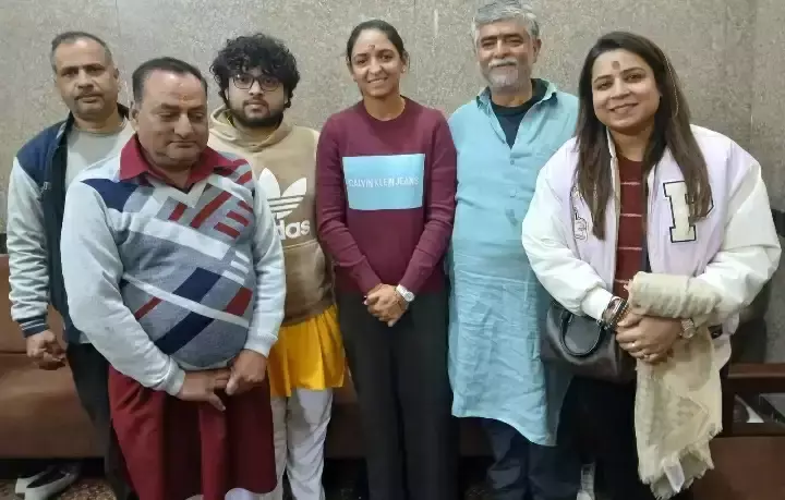 Una: चिंतपूर्णी धाम पहुंचीं भारतीय कप्तान Una: चिंतपूर्णी धाम पहुंचीं भारतीय कप्तान