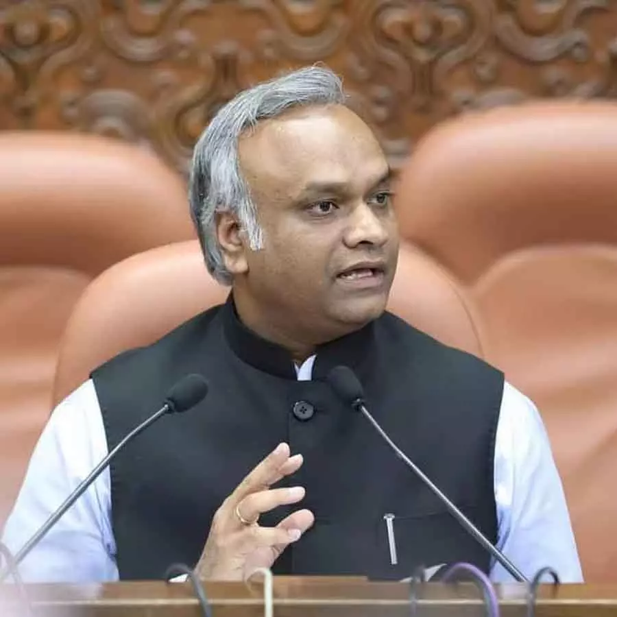 गरीबों की नौकरियां मत छीनो: Priyank Kharge गरीबों की नौकरियां मत छीनो: Priyank Kharge