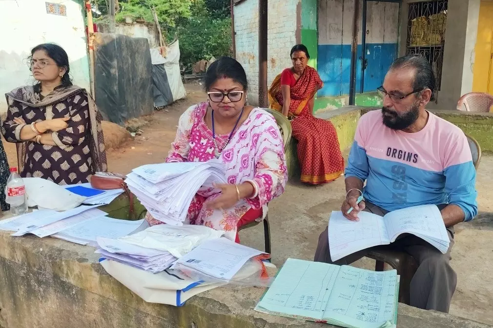 Bengal SIR में तेज़ी, 7 फरवरी की डेडलाइन से पहले 15 लाख वोटर्स की सुनवाई Bengal SIR में तेज़ी, 7 फरवरी की डेडलाइन से पहले 15 लाख वोटर्स की सुनवाई