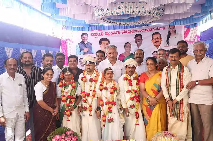 Mass wedding : नेत्रहीन लोगों ने शादी की Mass wedding : नेत्रहीन लोगों ने शादी की