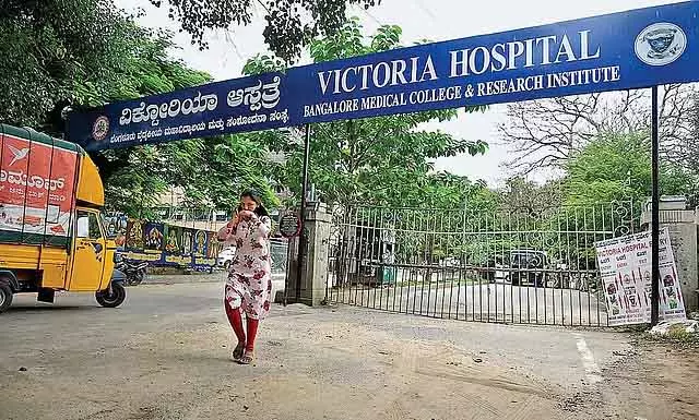 ₹23.78 लाख के गबन के आरोप में: विक्टोरिया हॉस्पिटल के आठ आउटसोर्स स्टाफ के खिलाफ FIR दर्ज ₹23.78 लाख के गबन के आरोप में: विक्टोरिया हॉस्पिटल के आठ आउटसोर्स स्टाफ के खिलाफ FIR दर्ज