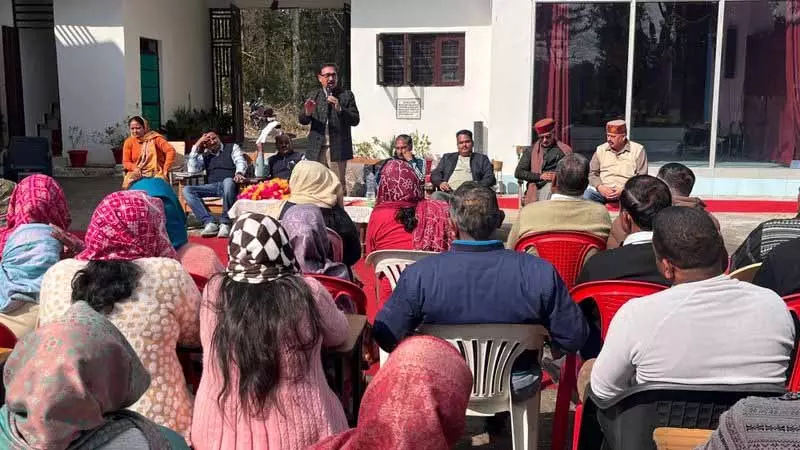 कांग्रेस ने 3 साल में हिमाचल प्रदेश को दिवालियापन की ओर धकेल दिया: Vipin Parmar कांग्रेस ने 3 साल में हिमाचल प्रदेश को दिवालियापन की ओर धकेल दिया: Vipin Parmar
