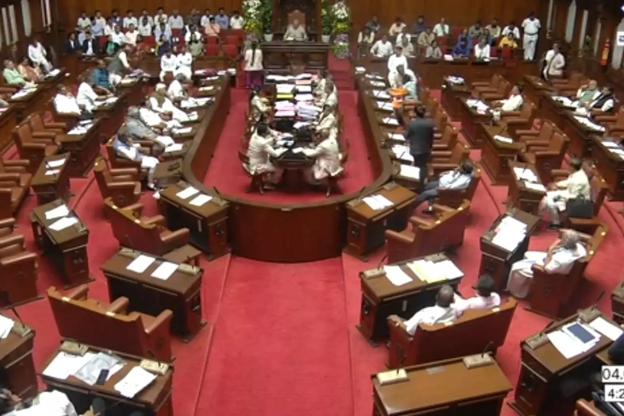 Karnataka में बीजेपी MLC की टिप्पणी पर कांग्रेस ने कड़ा विरोध जताया Karnataka में बीजेपी MLC की टिप्पणी पर कांग्रेस ने कड़ा विरोध जताया
