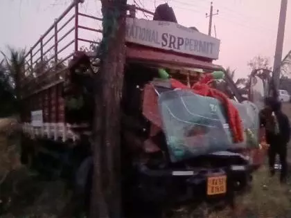 Karnataka: गडग में क्रूजर-कैंटर गाड़ी की टक्कर में 3 की मौत, 15 घायल Karnataka: गडग में क्रूजर-कैंटर गाड़ी की टक्कर में 3 की मौत, 15 घायल