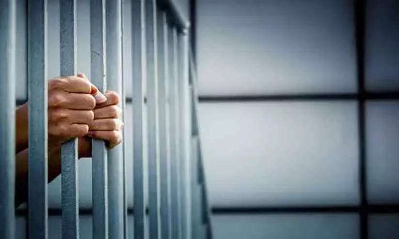 Kerala : नौ साल की बच्ची के साथ यौन शोषण,आरोपी को 14 साल की जेल Kerala : नौ साल की बच्ची के साथ यौन शोषण,आरोपी को 14 साल की जेल