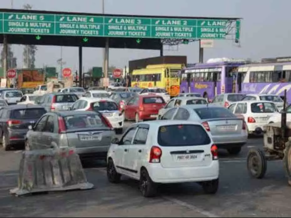 Ludhiana: लाडोवाल टोल पर बदमाशों का आतंक, कर्मचारियों की सुरक्षा खतरे में Ludhiana: लाडोवाल टोल पर बदमाशों का आतंक, कर्मचारियों की सुरक्षा खतरे में