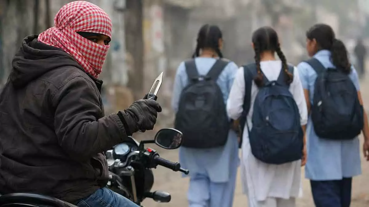 Bhopal: लड़कियों पर कटर से हमला करने वाला साइको कटर मैन गिरफ्तार Bhopal: लड़कियों पर कटर से हमला करने वाला साइको कटर मैन गिरफ्तार