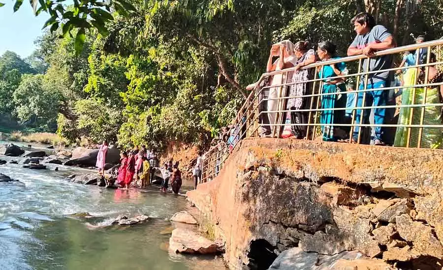 Sirsi : सहस्रलिंग स्थल पर सुविधाओं का भ्रम Sirsi : सहस्रलिंग स्थल पर सुविधाओं का भ्रम
