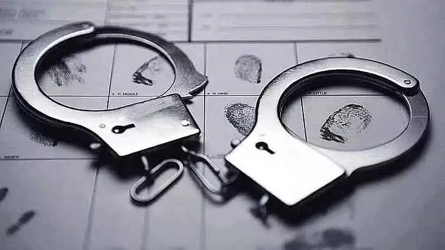 शादी के तीन महीने बाद एक आदमी की हत्या के आरोप में Wife, प्रेमिका और दोस्तों को गिरफ्तार किया शादी के तीन महीने बाद एक आदमी की हत्या के आरोप में Wife, प्रेमिका और दोस्तों को गिरफ्तार किया