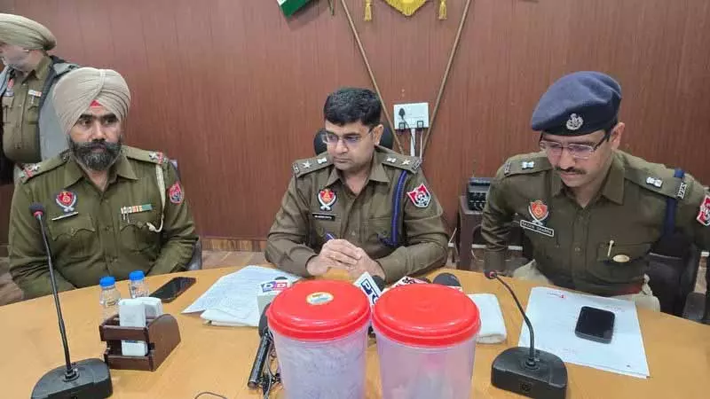 Ludhiana police के जाल में 3 किलो हेरोइन और गोला-बारूद के साथ चार लोग पकड़े गए Ludhiana police के जाल में 3 किलो हेरोइन और गोला-बारूद के साथ चार लोग पकड़े गए