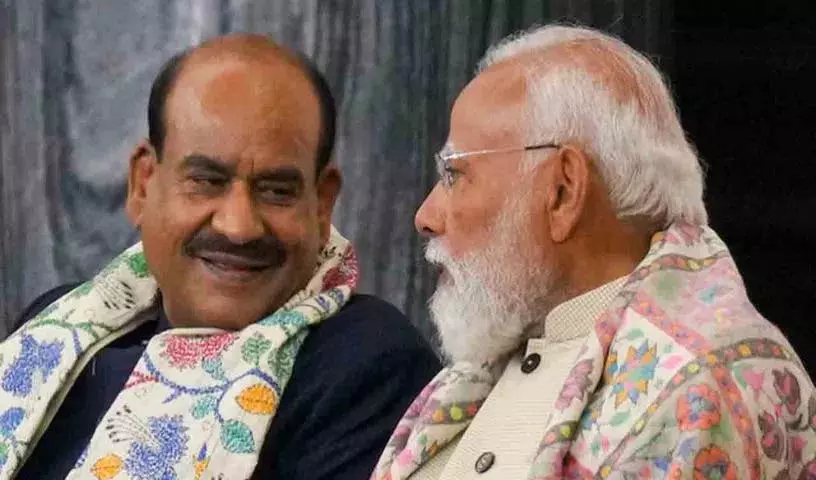 कांग्रेस सांसदों ने साज़िश के तहत प्रधानमंत्री की सीट को घेरा: Speaker ओम बिरला कांग्रेस सांसदों ने साज़िश के तहत प्रधानमंत्री की सीट को घेरा: Speaker ओम बिरला