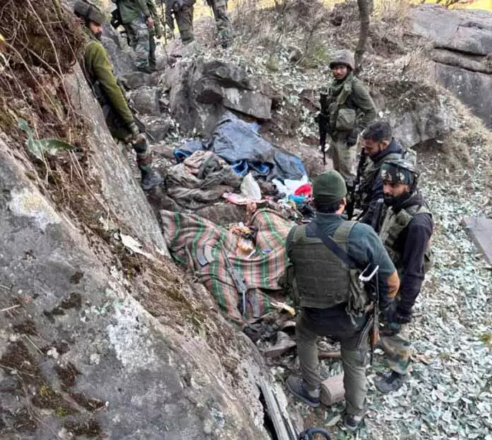उधमपुर, किश्तवाड़ में दो मुठभेड़ों में JeM के 3 खूंखार आतंकवादी मारे गए उधमपुर, किश्तवाड़ में दो मुठभेड़ों में JeM के 3 खूंखार आतंकवादी मारे गए